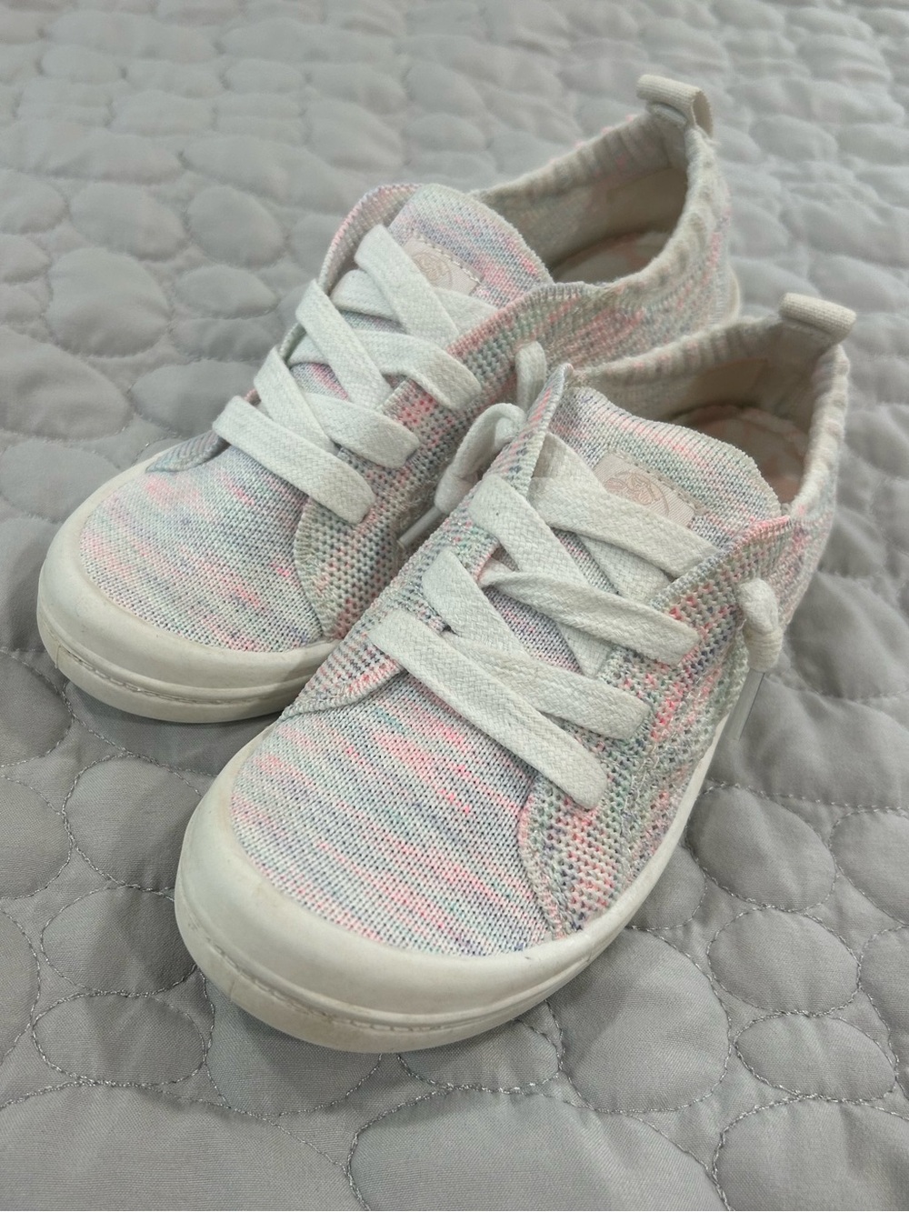 Roxy Girl’s Size 13 Pastel Knit Slip On Lace-Up Sneakers in White, Pink, Blue